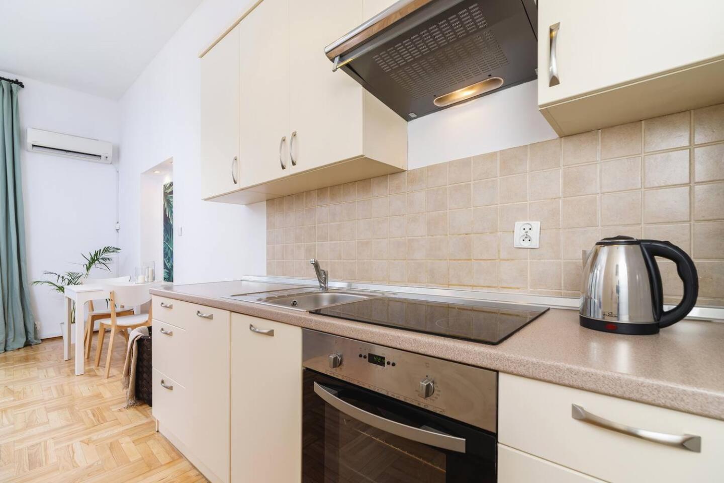 Апартаменты Private Parking - Old Town - Sw Krzyza 16 Street Краков Экстерьер фото